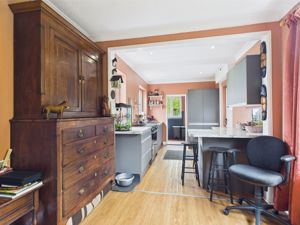 Kitchen- click for photo gallery